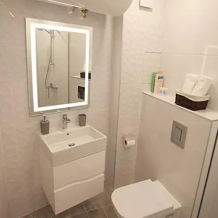 Modern Turquoise Apartment/free Wifi Apartment