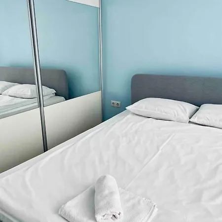 Modern Turquoise Apartment/free Wifi