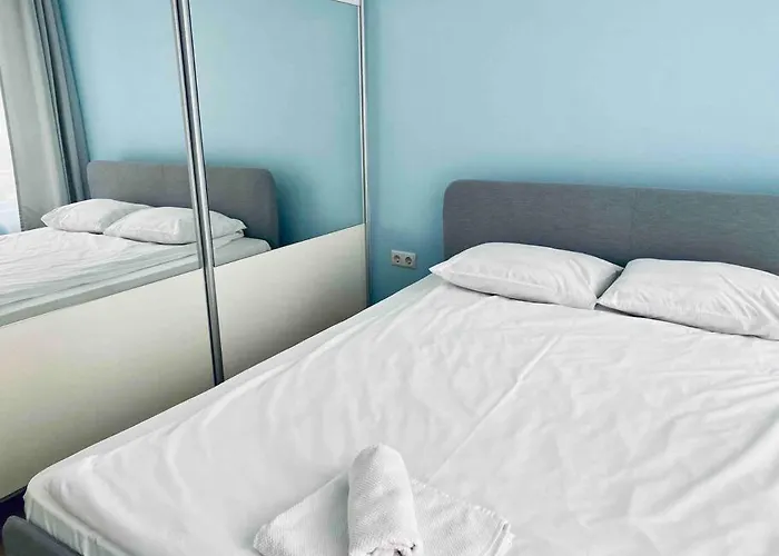 Modern Turquoise Apartment/free Wifi